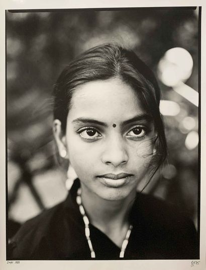 null François DUPUY (XX-XXI) Inde, Jeune fille. Epreuve photographique argentique...