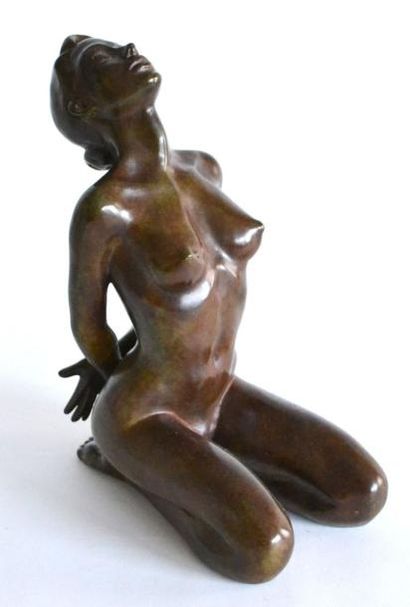 null Margot PITRA (1945) La fausse captive Bronze à patine brune nuancée signée,...