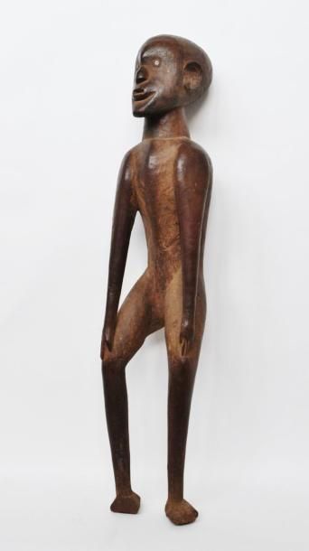 null NYAMWESI Tanzanie Figure asexuée, les deux bras détachés mais allongés le long...