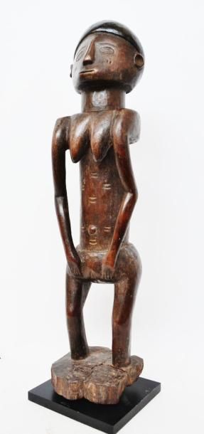 null TABWA République Démocratique du Congo, ex-Zaïre Sculpture féminine se tenant...