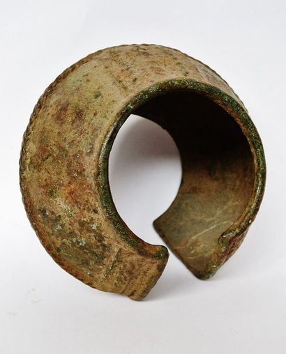 null Bracelet rond en bronze - BAOULE ? Côte d'Ivoire. Bronze à belle et fort ancienne...