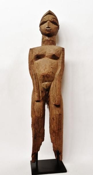 null 243. Statue monoxyle anthropomorphe féminine ? Lobi ? École de Gaona - Burkina...