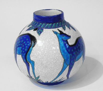 null Charles CATTEAU (1880-1966)- BOCH LA LOUVIÈRE. Modèle D. 943. VASE "Daims" en...