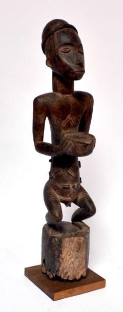 null grande et belle statue Baoulé porteuse de coupe, travail des années 80 RCI 63...