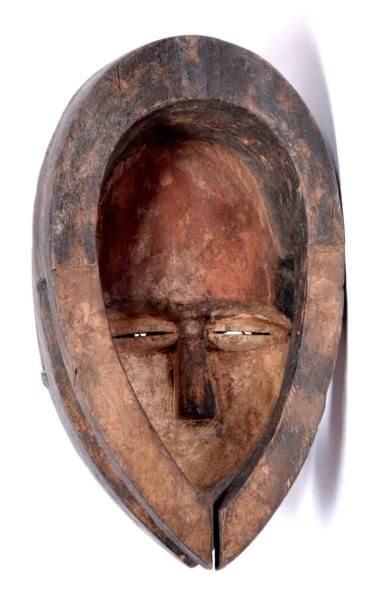 null masque Eket (Nigéria), 35 cm. belle représentation artisanale du style Eket...