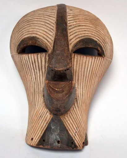 null Gracieux masque Songyé (RDC), figure féminine délicate, 34 cm