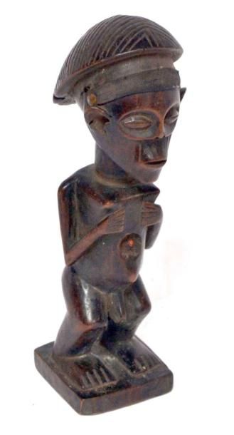 null statuette Tschokwé (Zaïre), bois à belle patine 28 cm