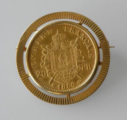 null BROCHE en or jaune sertie d'une piece de 20 francs or Napoléon III 1866. Poids...