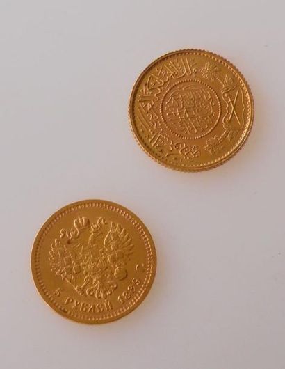 null *Lot comprenant PIECE en or 5 roubles Russie, 1889, et une PIECE en or orientale,...
