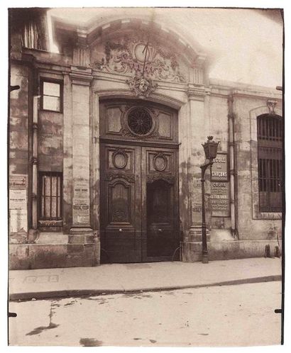 null Eugène ATGET (1857-1927). Portail et détail décoratif des vantaux de l’Hôtel...