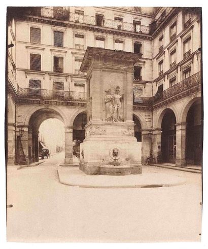 null Eugène ATGET (1857-1927). Fontaine de Mars, rue Saint-Dominique. Paris 7e. 1908....