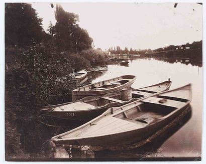 null Eugène ATGET (1857-1927). Bords de Marne (barques). Le Perreux (Seine). 1903....