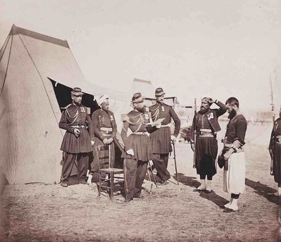 null Gustave LE GRAY (1820-1884). Le délinquant, zouaves de la Garde Impériale. Camp...