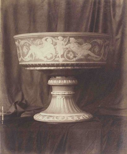  Louis-Rémy ROBERT (1811-1882). Vase de Sèvres : coupe de Pise n°112 ou 116. 1855....