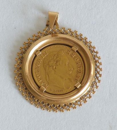 null PIECE de 10 francs or NapolÈon III 1867, montÈe en pendentif. Poids 5,8 g