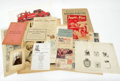 null Lot de papiers : photos, publicités, carte postale, Bulletin nationale des Sapeurs-Pompiers,...