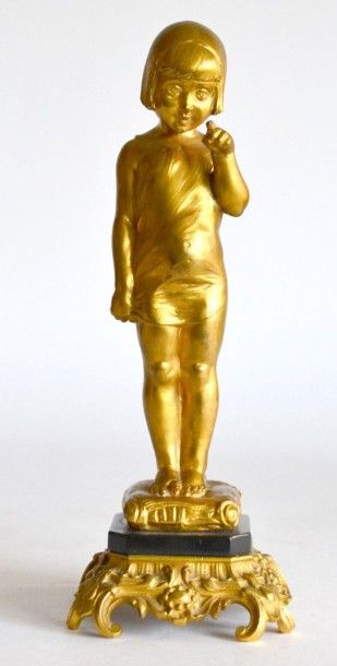 null René PAPA, XIXe-XXe. Fillette. Bronze à patine dorée, signée, socle Rocaille....