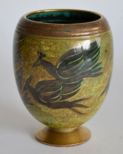 null Jean MAYODON (1893-1967) Vase de forme ovoïde sur piédouche en céramique à décor...