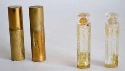 null R. LALIQUE France pour FORVIL Paris. Paire de petits FLACONS de parfum cylindrique...