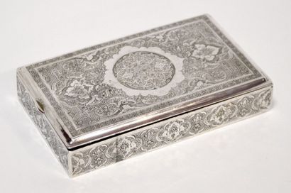 null BOITE en argent, de forme rectangulaire, ciselée, travail oriental. Poids: 301...