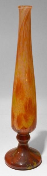 null SCHNEIDER. Important VASE fuselé en verre marmoréen orangé et jaune signé. H....