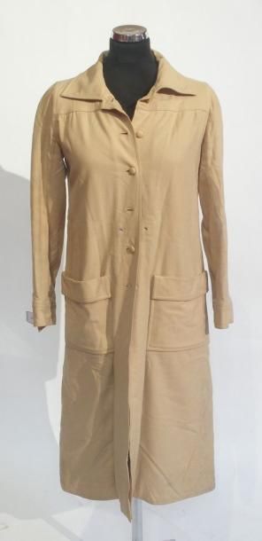 null COURREGES PARIS. MANTEAU doublé en laine ligne hyperbôle taille A (manque le...