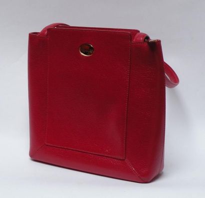 null MAC DOUGLAS. SAC à anses en cuir gréné rouge.