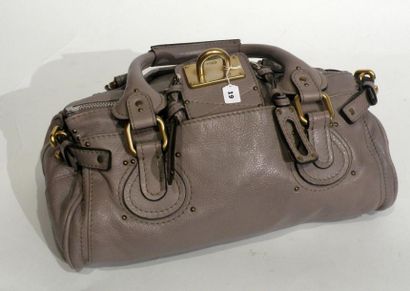 null CHLOE. Sac modèle PADDINGTON, cuir gréné taupé, accastillage en laiton doré...