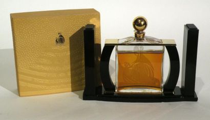 null LANVIN. Extrait "Arpège", 200 ml, numéroté 27/499. Dans son coffret de présentation....