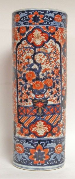 null PORTE-PARAPLUIES en porcelaine de type Imari à décor de vases fleuri bleu rouge...
