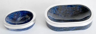 null Deux PORTE-SAVONS en lapis lazuli et argent, de forme ovale. là arge cercle...