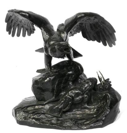 null Antoine Louis BARYE (1796-1875) Aigle ailes dépliées tenant un héron. Bronze...