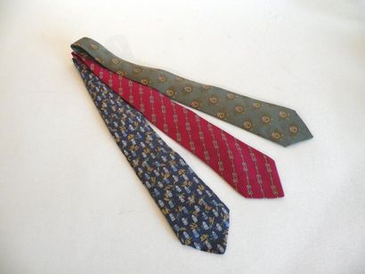 null HERMES. 3 cravates en soie