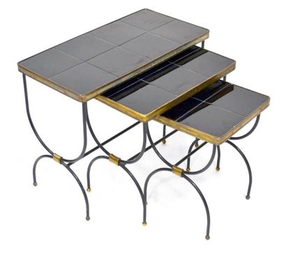 null Jacques ADNET (1900-1984) (Dans le goût de) Suite de trois TABLES gigogne, le...