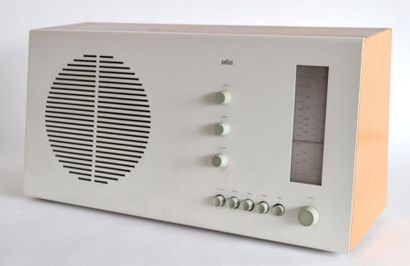 null Dieter RAMS & Hans GUGELOT (c. 1961) POSTE de RADIO pour la marque BRAUN modèle...