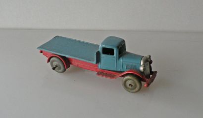 null DINKY TOYS FRANCE. Camion plateau, châssis type 2 (1949) bleu clair/châssis...