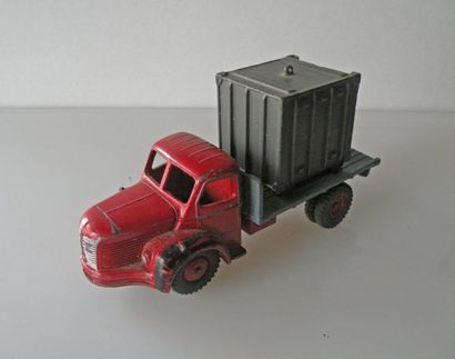 null DINKY TOYS FRANCE. Camion Berliet porte container avec container, réf : 34 ...
