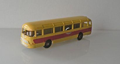 null DINKY TOYS FRANCE. Autocar CHAUSSON 29 F (repeint)