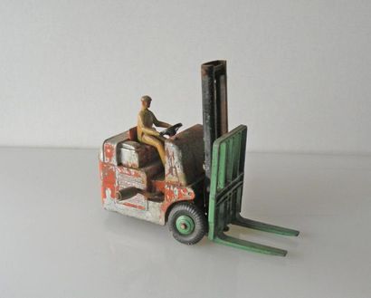 null DINKY TOYS ENGLAND. Chariot élévateur "Coventry Climax fork lift truck"