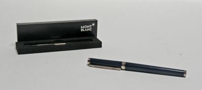 null MONT BLANC. Stylo roller bleu. On y joint une recharge.
