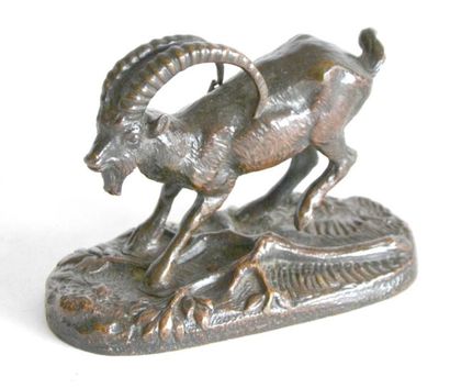 null Antoine Louis BARYE (1796-1875) (d'après). Chèvre effrayée. Bronze à patine...