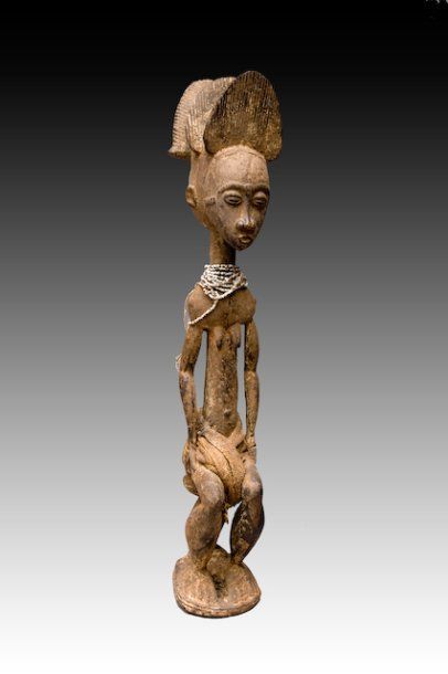 null Baoulé, R.C.I. Statuette de divination du mbra, personnage féminin assis pagne...