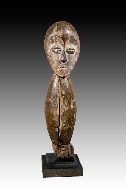 null Lega, R.D.C. Statuette du bwami, buste avec le visage présentant des vestiges...