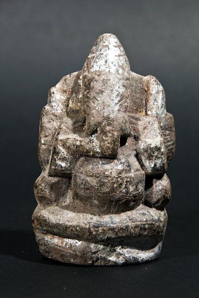 null Statuette ancienne de Ganesh en pierre tendre avec traces de peintures argentées,...