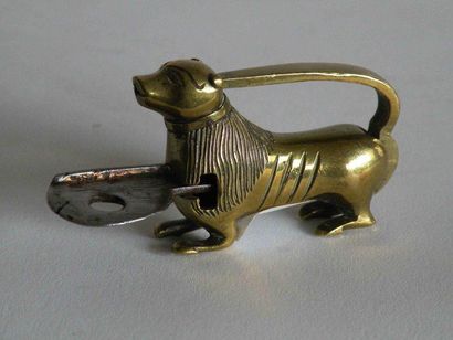 null Originale SERRRURE en bronze et fer à décor de lion