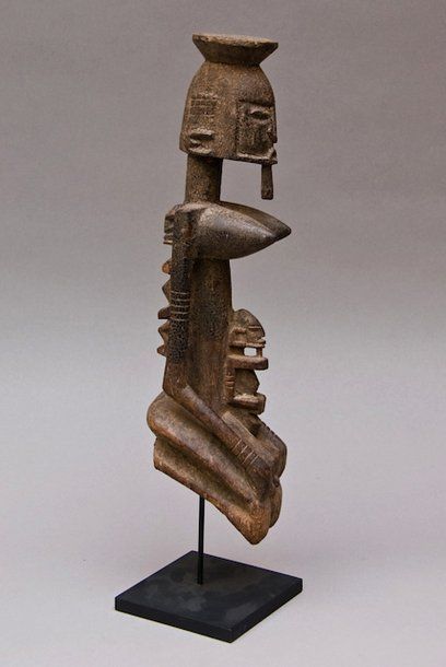 null Dogon Mali Statuette à coupe a offrandes, représentation féminine agenouillée...