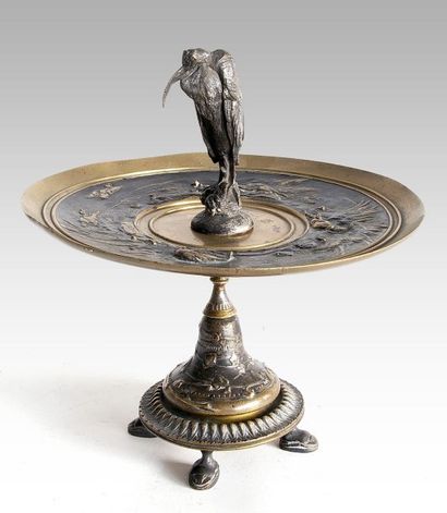 Auguste Nicolas CAIN (1822-1894) Coupe présentoir au marabout en bronze à double...