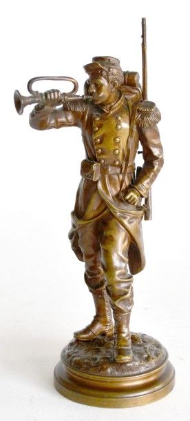 null Charles ANFRIE (1833-1905). Officier d'infanterie claironnant. Bronze à patine...