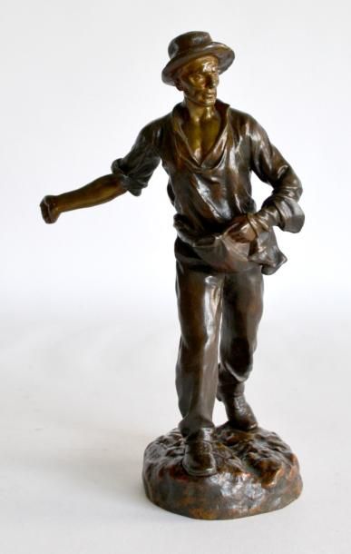 null Antoine BOFILL (act.c.1890-1939/53). Le semeur. Bronze à patine brune et médaille...