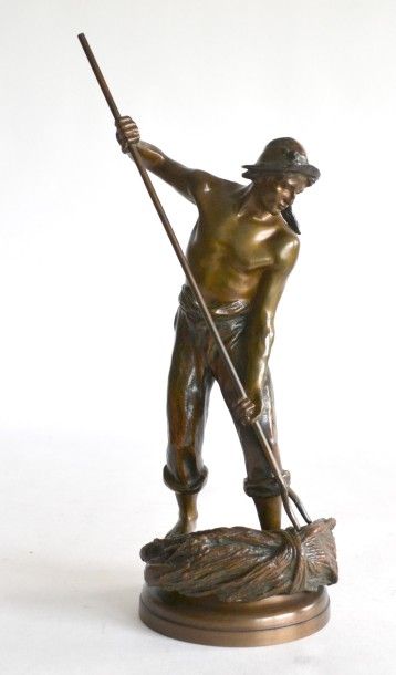 null Antoine BOFILL (act.c.1890-1939/53). Paysan à la fourche. Bronze à patine brune...